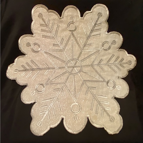 Trends Collection Brand Other - Beautiful Trends Collection Holiday Brand Snowflake Placemats - Set of 3 Large!!